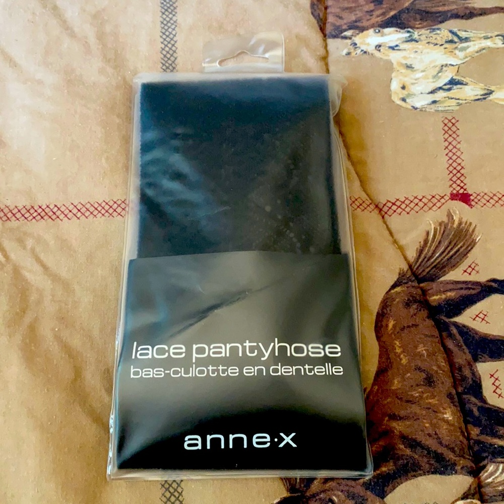 I am selling lace pantyhose.